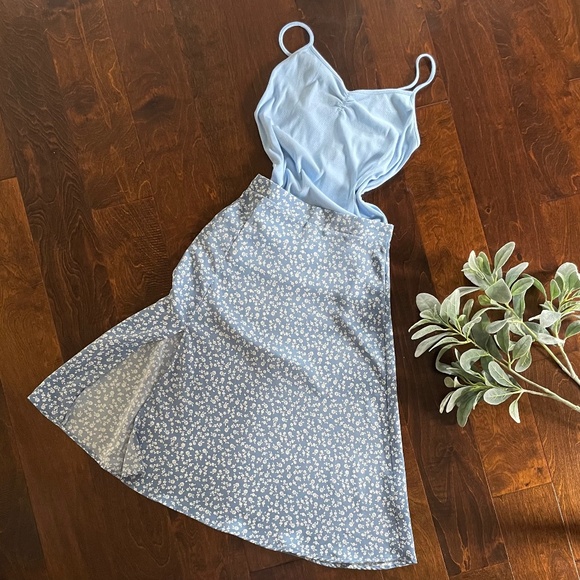 Blue white ditsy floral print midi skirt - Picture 1 of 11
